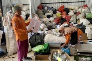 Read more about the article Setor Sampah Bisa Datangkan Uang di Bank Sampah Induk Surabaya